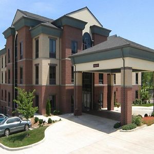 Crossroad Inn And Suites